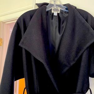 Gorgeous wrap coat wool with large cool pockets and belt, new without tags